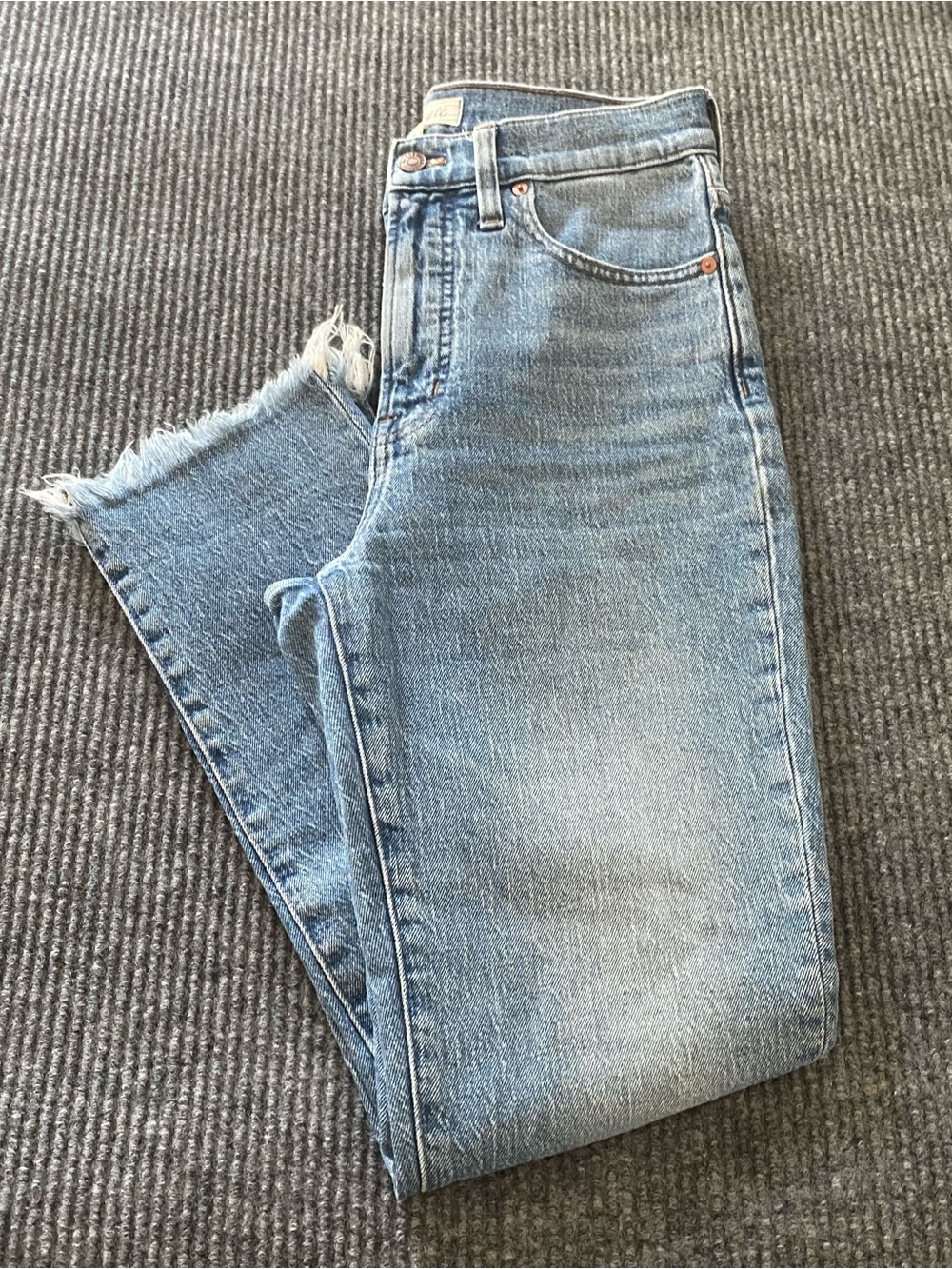 Madewell High-Rise Cropped Straight Jeans in Light Blue Denim